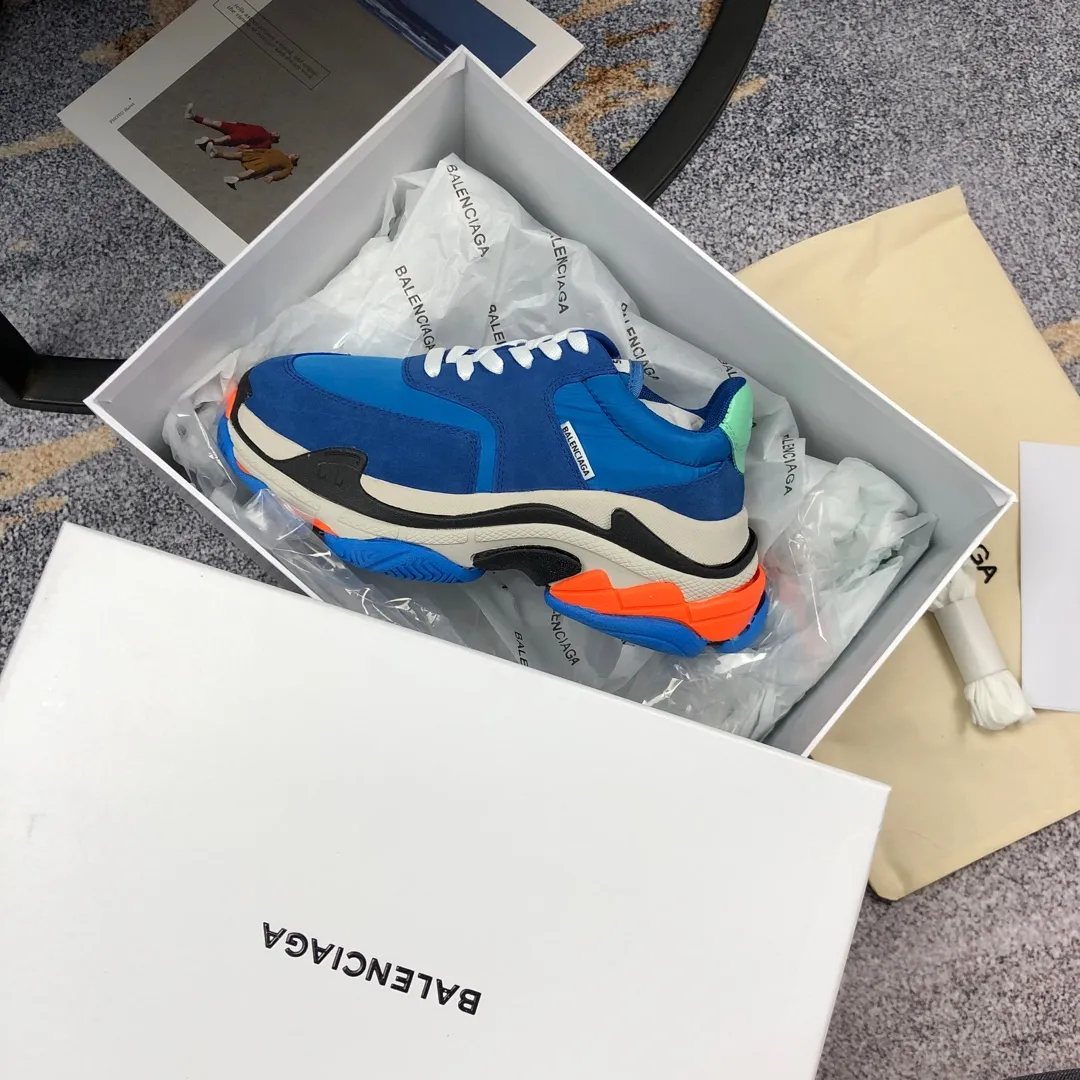 👟👟Ex-factory price 800👟👟 Balenciaga second generation 17 colors🖤 Balenciaga Triple-s Balenciaga-dad shoes. The world’s most popular retro jogging shoes 🔥. 🔺Retro distressed craftsmanship ~ original combination sole, heavy craftsmanship, not a low-end 2-layer combination sole! The upper is made of imported parachute cloth spliced ​​with nubuck matte, priced at 24 yuan per foot, which is different from the ordinary canvas on the market! The back is covered with cowhide high-frequency embossing! ⚠️When purchasing authentic products at the counter, I specifically asked the clerk about the materials. Size: 35-41 yards, men’s size 39-45, matching cloth bag, shoelaces, complete certificate of certification/men’s model will be notified later.